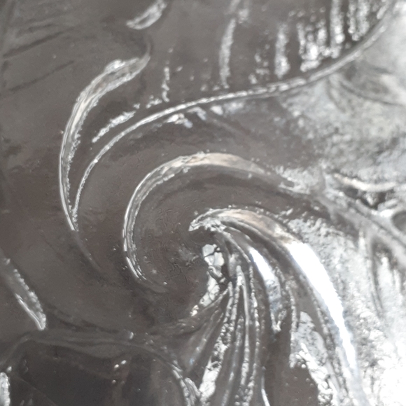 Depression glass tray with handles. - Picture 5 of 6